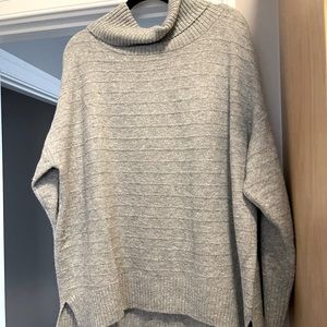 Super comfy cowl neck sweater! Size Large. Like new!